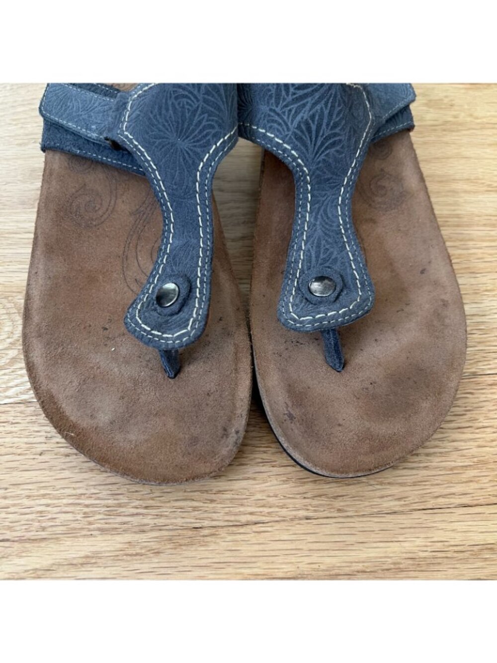 Taos Lucy Embossed Suede Leather Thong Sandals Blue Women Size EU 41 US 10-10.5 - Picture 3 of 10